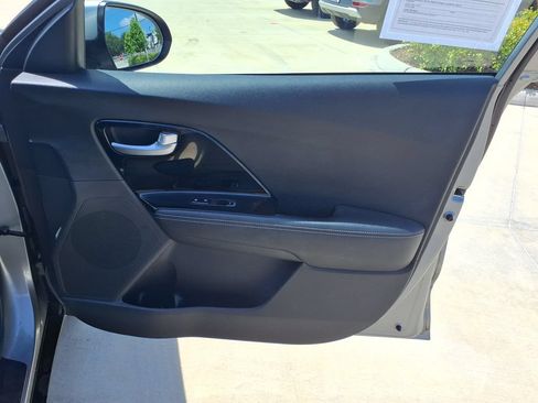Used 2022 Kia Niro LXS FWD image 21