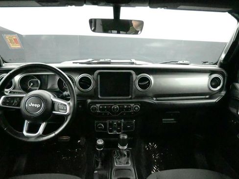 Used 2020 Jeep Wrangler Unlimited Sahara AWD/4WD image 16