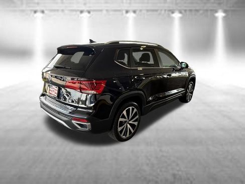 Used 2022 Volkswagen Taos SE FWD image 4