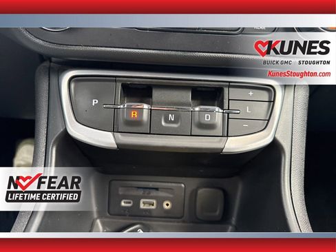 Used 2023 GMC Terrain SLT image 34