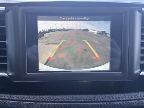 Used 2020 Chrysler Pacifica Touring-L FWD image 27