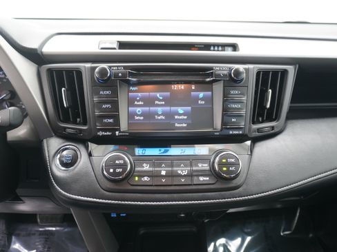 Used 2018 Toyota RAV4 XLE FWD image 19
