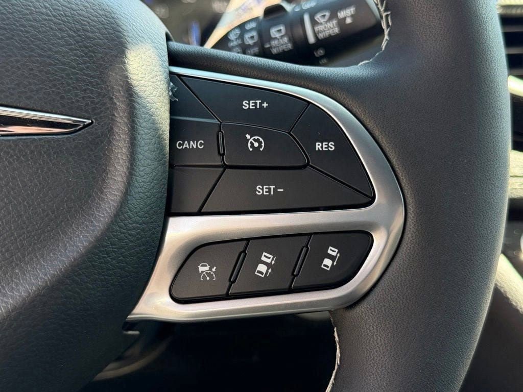 New 2026 Chrysler Pacifica Select FWD image 17