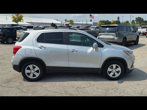 Used 2018 Chevrolet Trax LT w/ LT Convenience Package FWD image 37