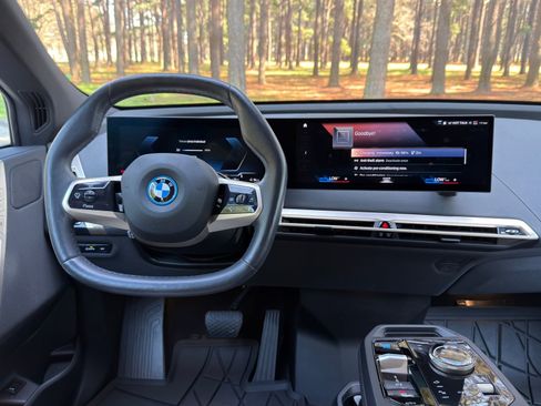 Used 2023 BMW iX xDrive50 w/ Sport Package image 3
