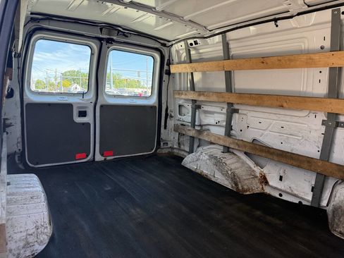 Used 2013 Ford E-250 and Econoline 250 w/ PWR Group RWD image 13