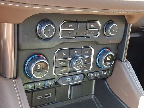 Used 2023 Chevrolet Suburban High Country AWD/4WD image 16