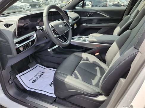 New 2025 Cadillac Lyriq Sport image 9