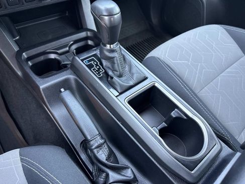 Used 2021 Toyota Tacoma TRD Sport w/ Technology Package image 18