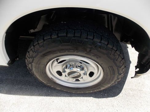 Used 2017 Ford F250 XL w/ Power Equipment Group RWD image 19