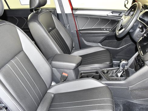 Used 2022 Volkswagen Tiguan SE AWD/4WD image 40