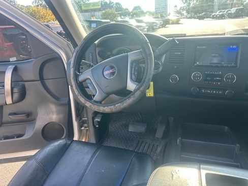 Used 2011 GMC Sierra 2500 SLE w/ SLE Preferred Package AWD/4WD image 18