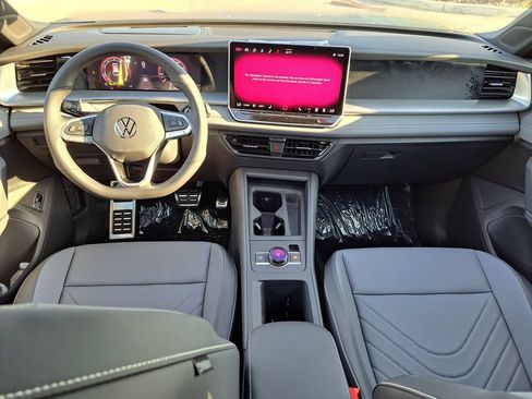 New 2026 Volkswagen Tiguan SE R-Line FWD image 6