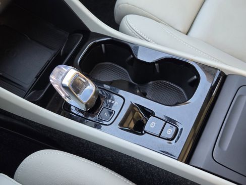 New 2025 Volvo XC40 B5 Ultra w/ Protection Package image 28