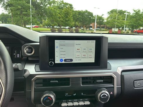 Used 2025 Toyota 4Runner SR5 AWD/4WD image 32
