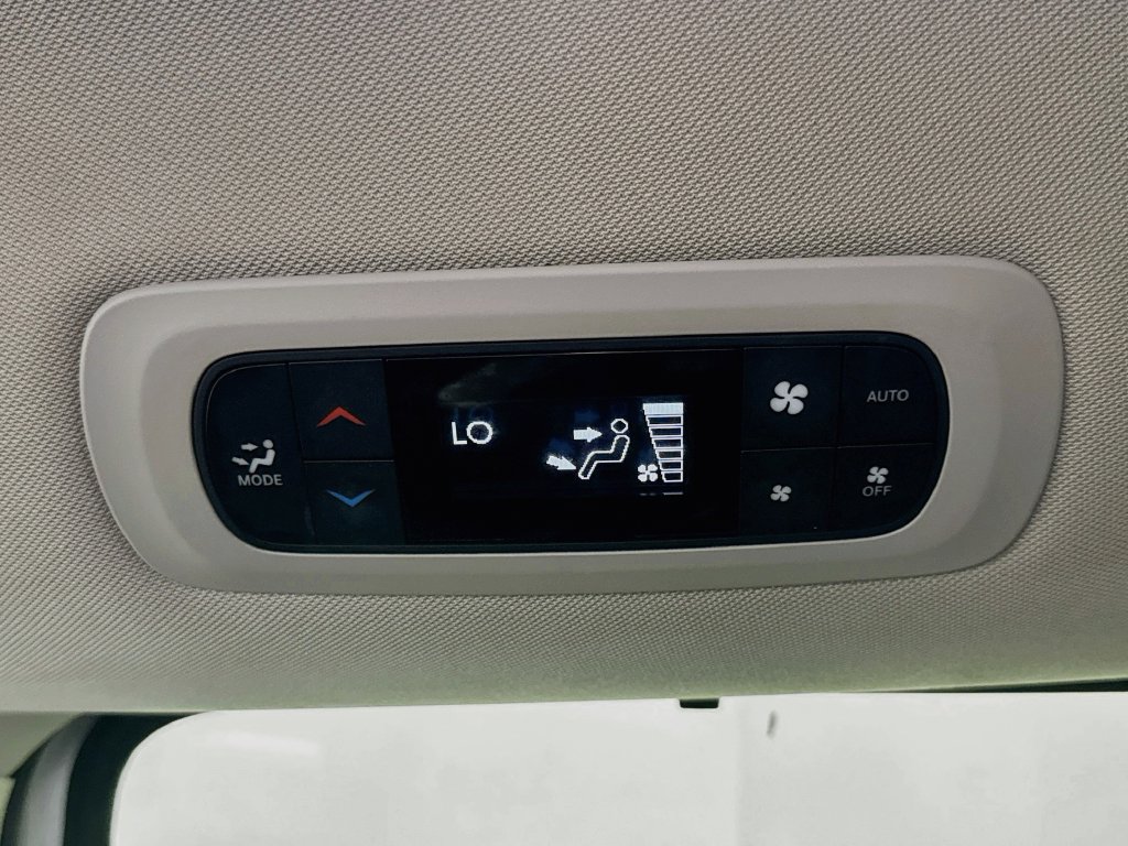 Used 2024 Chrysler Pacifica Touring-L FWD image 24
