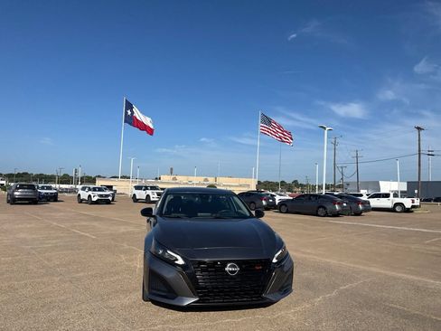 Certified 2024 Nissan Altima 2.5 SR FWD image 4