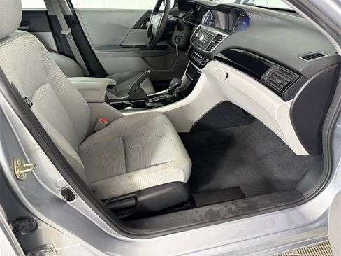 Used 2017 Honda Accord LX image 13