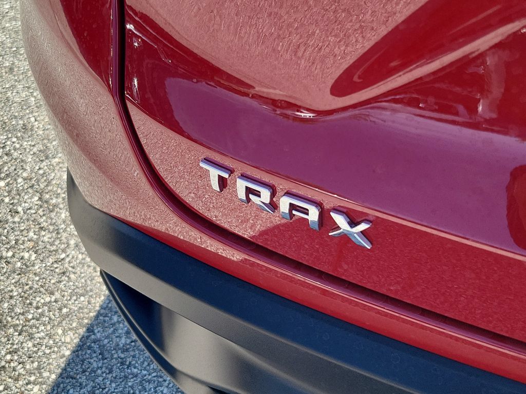 Used 2026 Chevrolet Trax LS FWD image 9