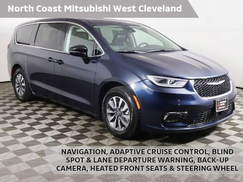 Used 2024 Chrysler Pacifica Limited FWD image 1
