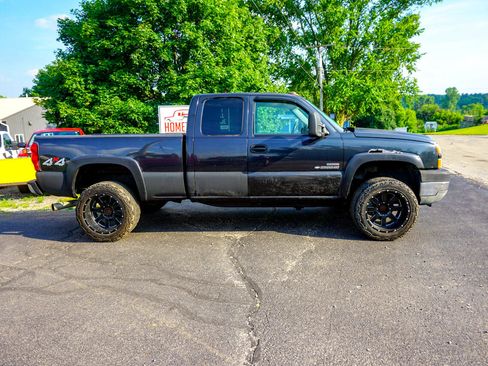 Used 2005 Chevrolet Silverado 2500 LS w/ Heavy-Duty Power Package image 2