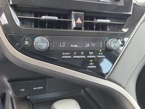 Used 2024 Toyota Camry SE w/ Convenience Package FWD image 31