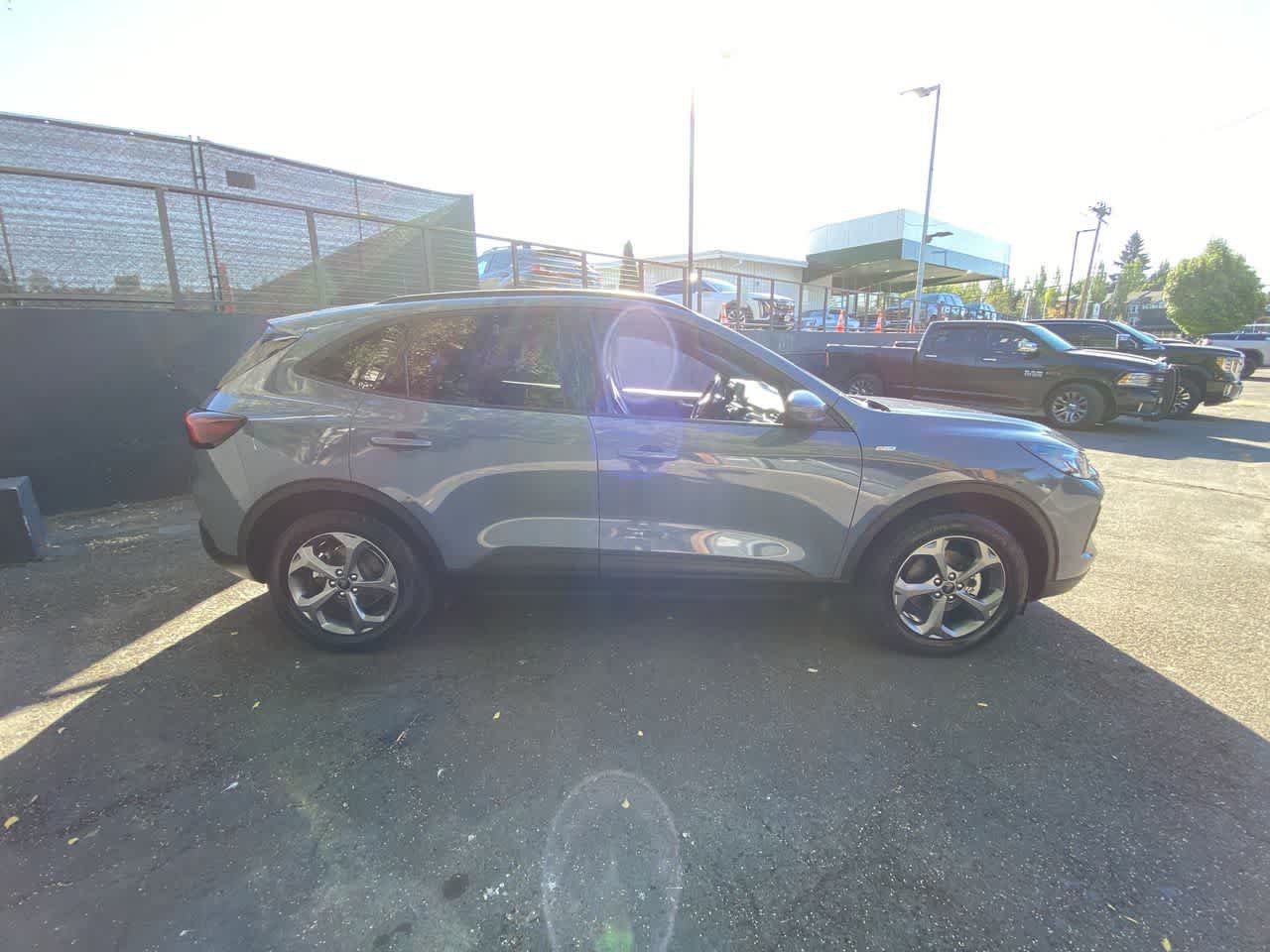 Used 2025 Ford Escape ST-Line Select AWD/4WD image 7