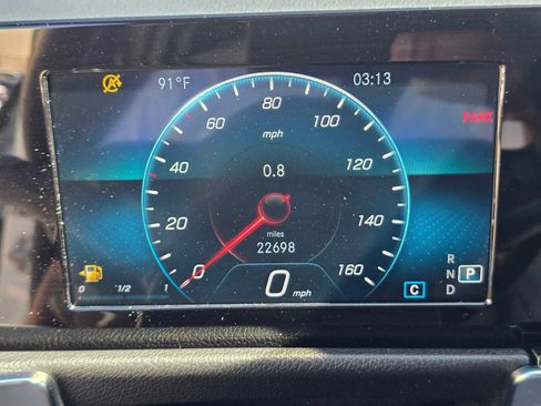 Used 2021 Mercedes-Benz GLB 250 4MATIC image 24