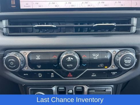 Used 2025 Jeep Wrangler Unlimited Rubicon AWD/4WD image 4