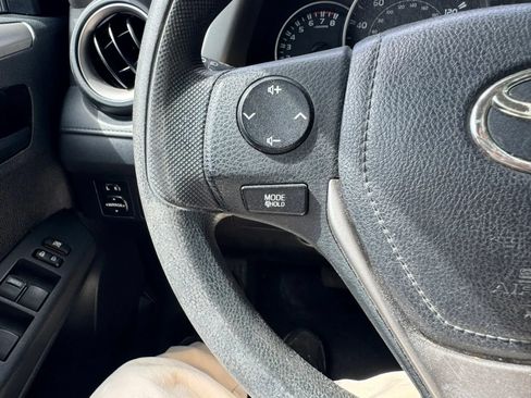 Used 2016 Toyota RAV4 LE FWD image 27