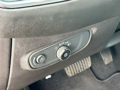 Used 2023 Chevrolet Equinox LT FWD image 10
