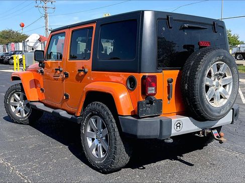 Used 2012 Jeep Wrangler Unlimited Sahara w/ Dual Top Group AWD/4WD image 5
