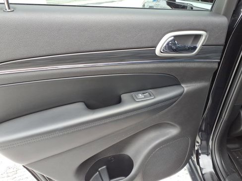 Used 2019 Jeep Grand Cherokee Limited image 9