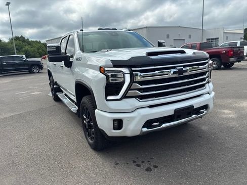 Used 2024 Chevrolet Silverado 3500 High Country w/ High Country Premium Package AWD/4WD image 5