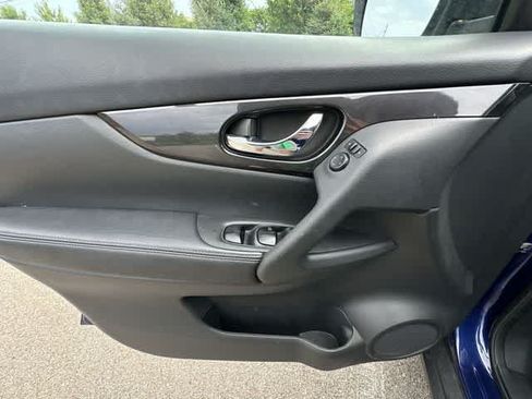 Used 2018 Nissan Rogue S AWD/4WD image 14