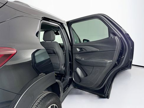 Used 2025 Chevrolet TrailBlazer LT AWD/4WD image 28