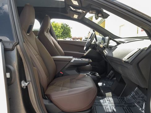Used 2022 BMW iX xDrive50 w/ Sport Package AWD/4WD image 35