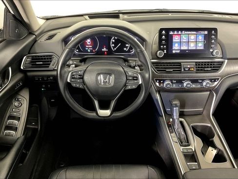 Used 2018 Honda Accord Touring image 7
