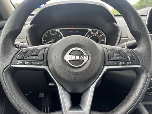 Used 2025 Nissan Altima 2.5 SV FWD image 28