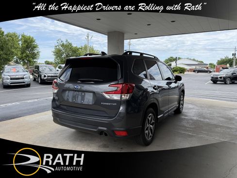 Used 2022 Subaru Forester Premium AWD/4WD image 9