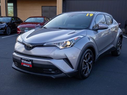 Used 2019 Toyota C-HR XLE image 3