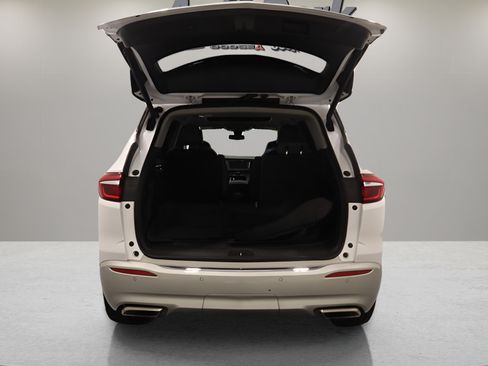 Used 2019 Buick Enclave Premium w/ Experience Buick Package FWD image 18