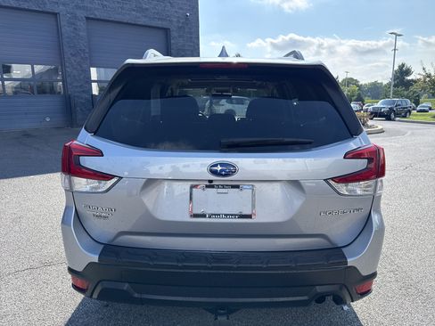 Used 2019 Subaru Forester Premium AWD/4WD image 5