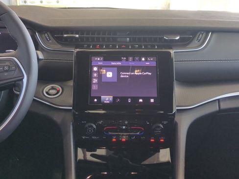 New 2025 Jeep Grand Cherokee Altitude image 19