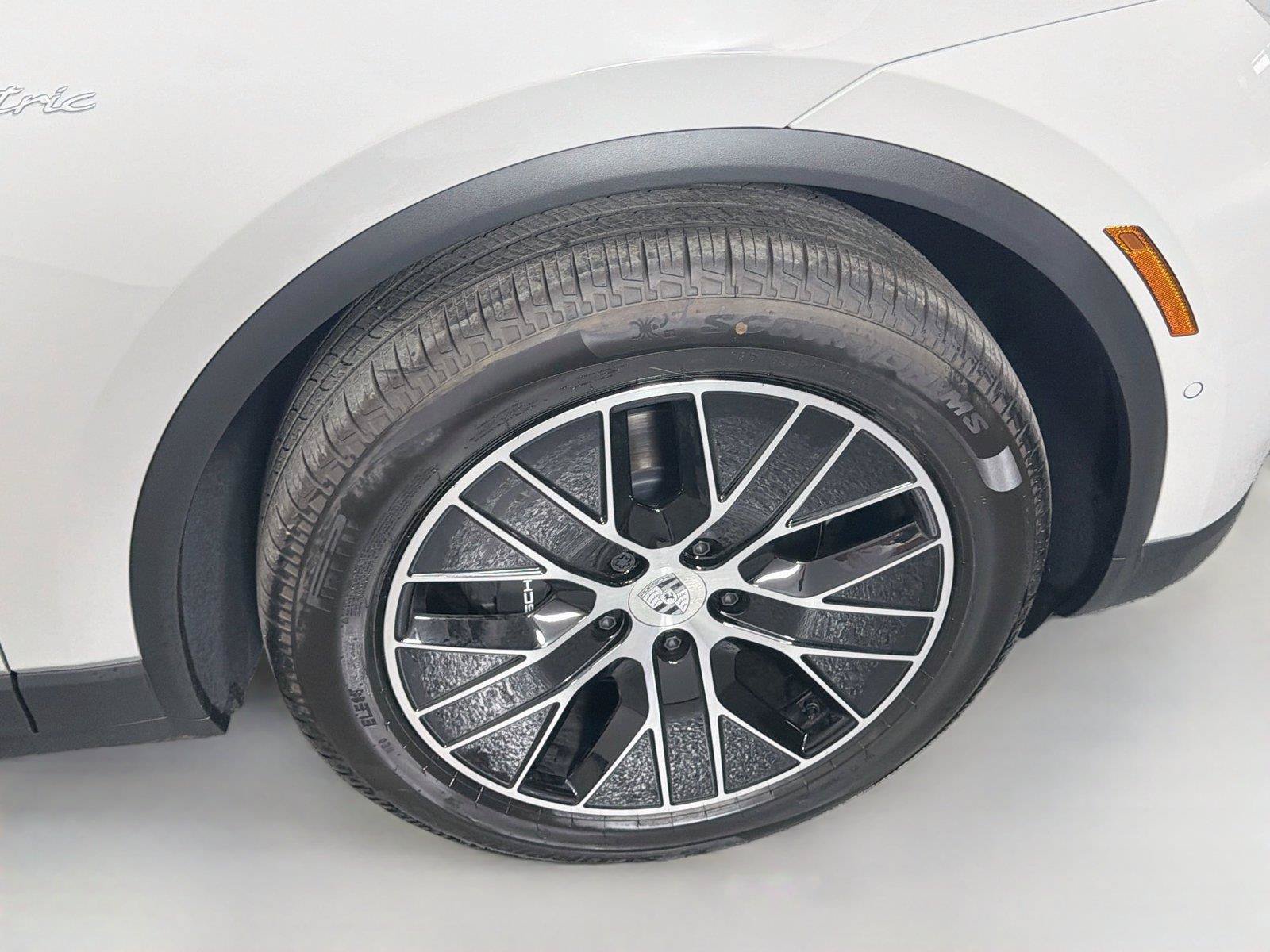 Certified 2026 Porsche Macan Electric RWD image 14