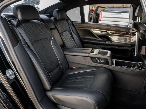 Used 2020 BMW M760i xDrive AWD/4WD image 32