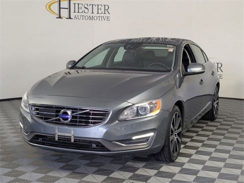 Used 2016 Volvo S60 T5 Inscription Platinum image 4