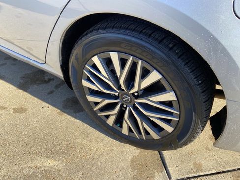 Used 2024 Nissan Altima 2.5 SV image 29