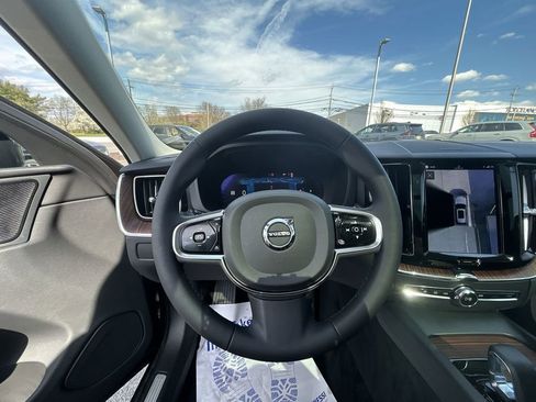 Certified 2023 Volvo XC60 B5 Plus w/ Climate Package AWD/4WD image 18