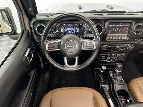 Used 2022 Jeep Wrangler Unlimited Sahara AWD/4WD image 11